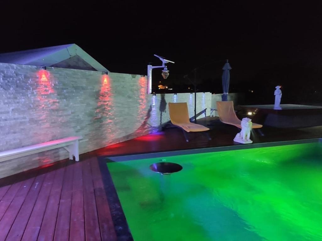 Zannanna F1 De Charme Tout Equipe Le Moule Avec Piscine Ngoại thất bức ảnh