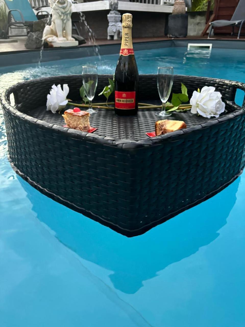 Zannanna F1 De Charme Tout Equipe Le Moule Avec Piscine Ngoại thất bức ảnh